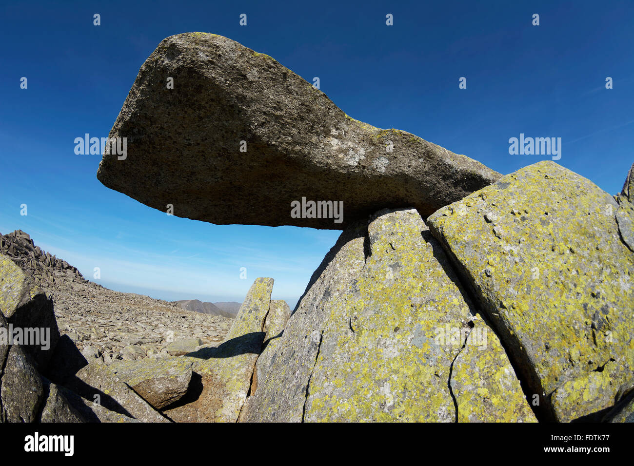 Le Rock De Cantilever Pres Du Sommet De La Region De Snowdonia Glyder Fach Photo Stock Alamy