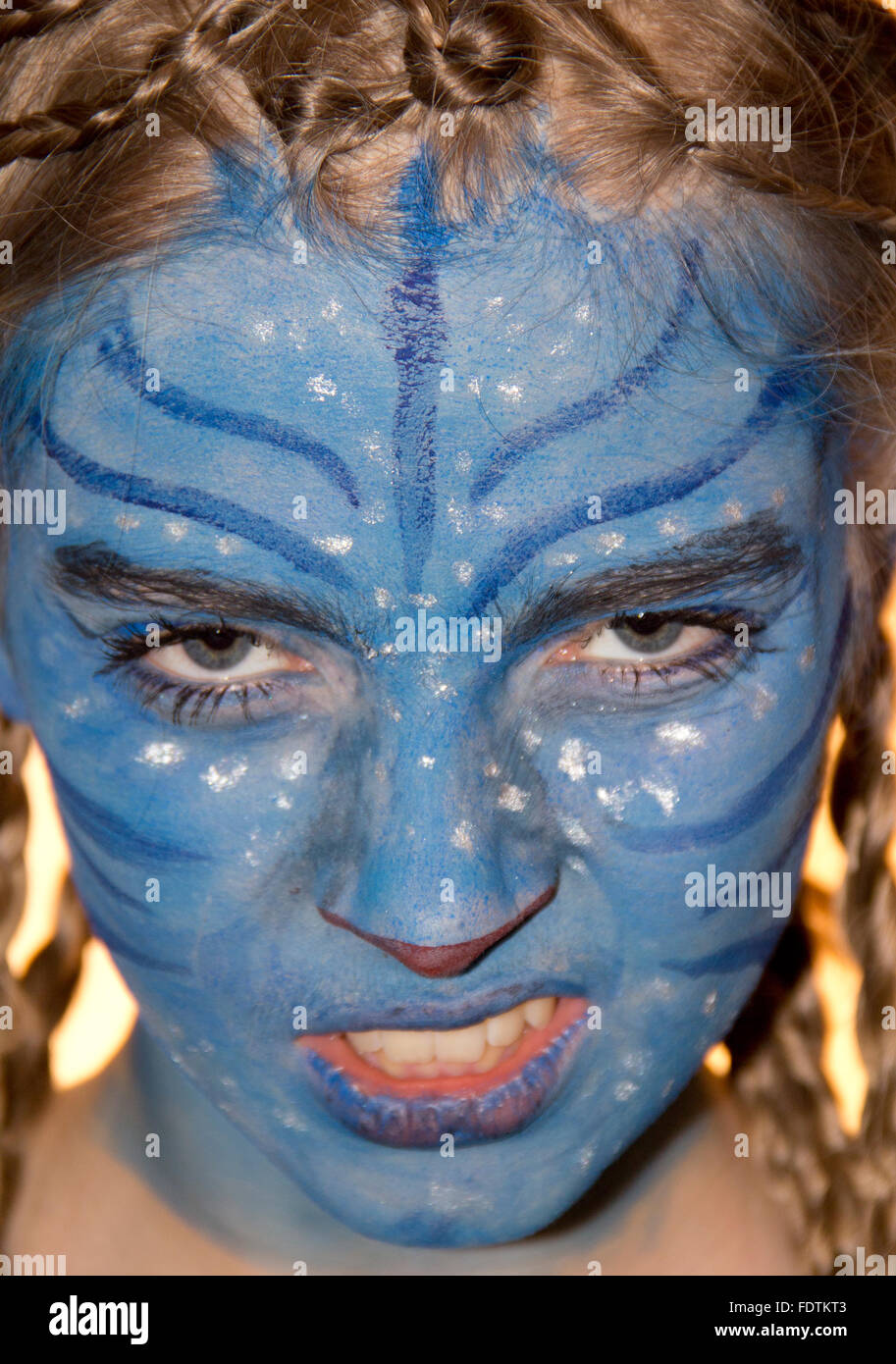 Berlin, Allemagne, fille maquillage comme dans le film Avatar Banque D'Images