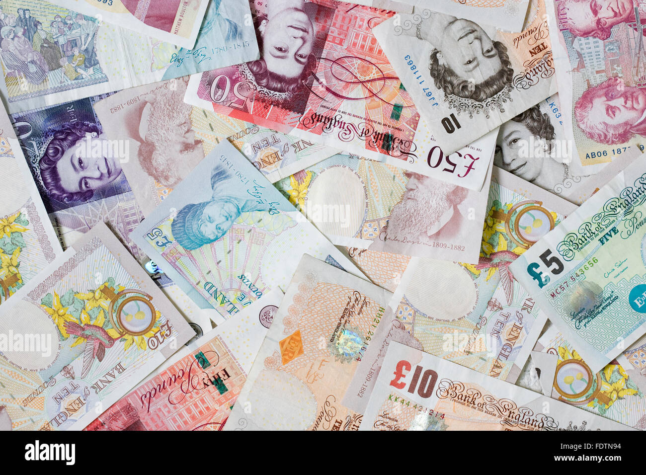 Assortiment de monnaie britannique. £5, £10, £20 et £50 notes. Banque D'Images