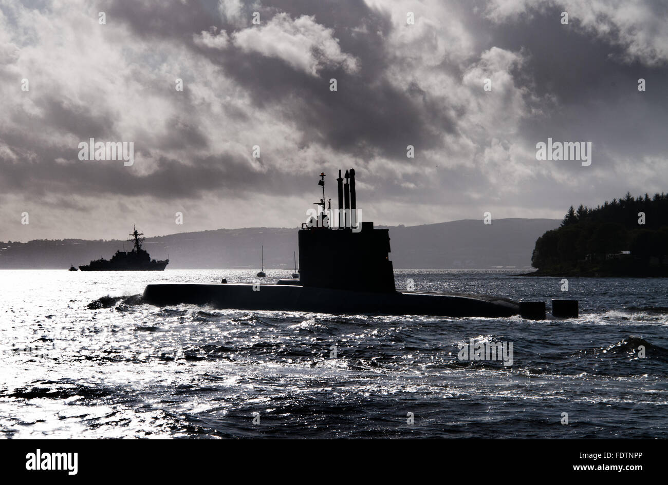 De l'ula sous-marin de la Marine norvégienne et le destroyer USS Nitze Banque D'Images