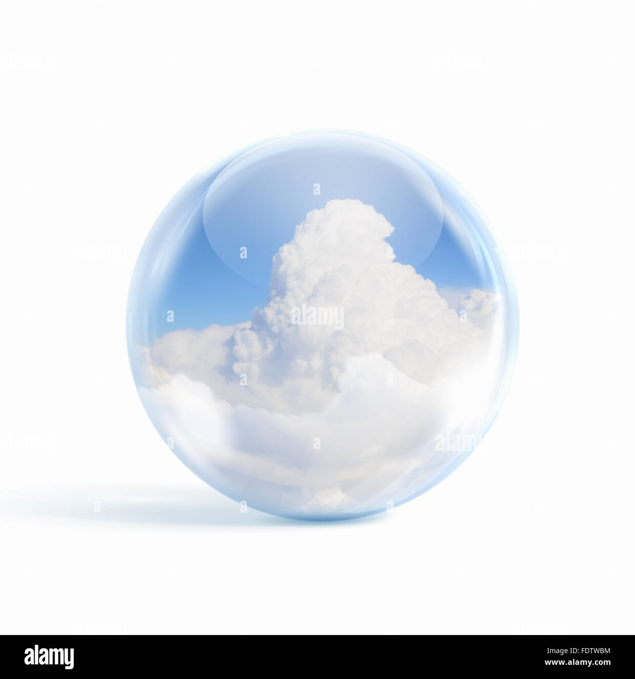 Les nuages blancs dans le ciel bleu à l'intérieur d'une sphère de verre Banque D'Images