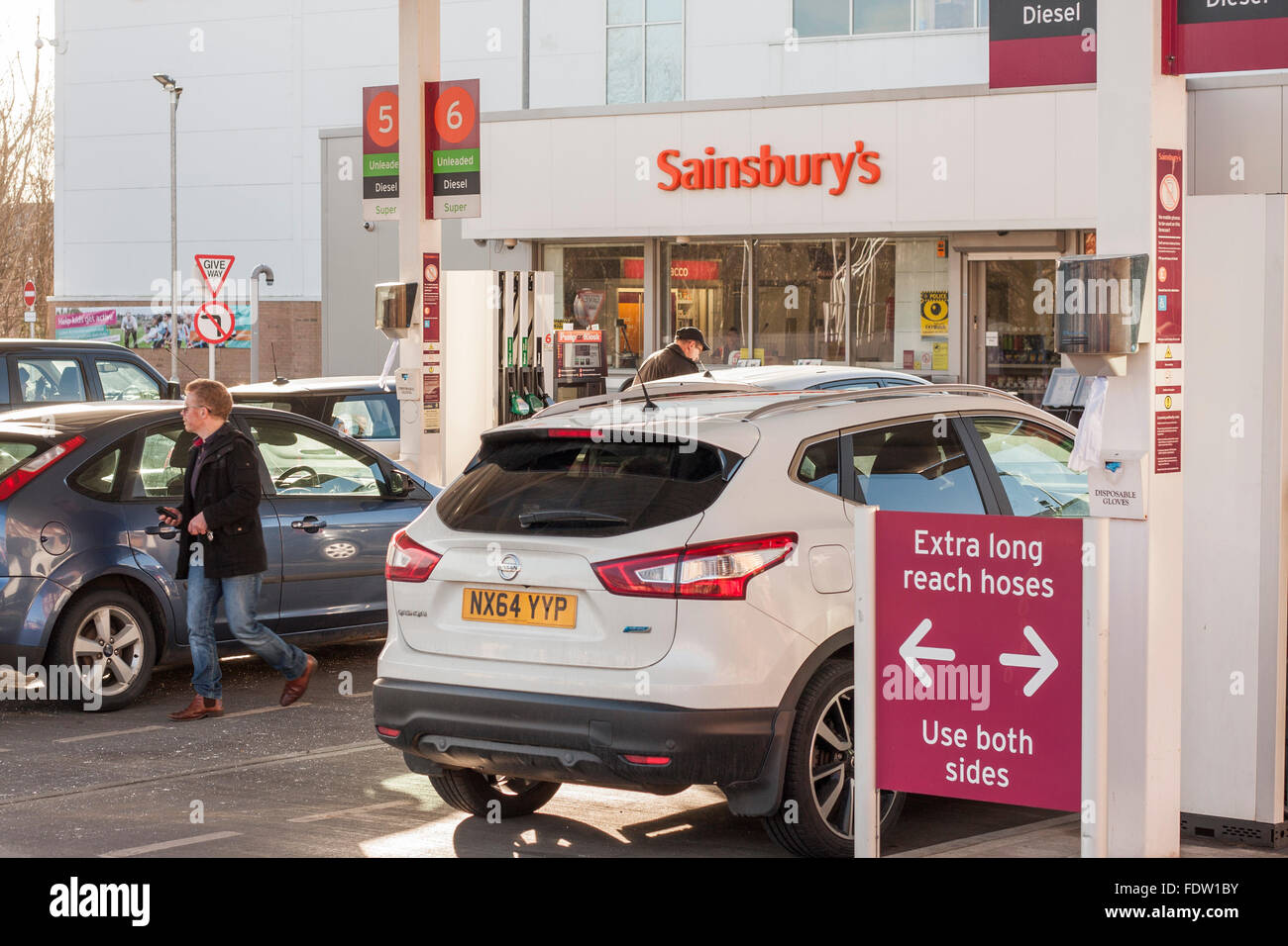 Vue d'essence/diesel Sainsbury's à Victoria station Road,Co.Durham Darlington,Angleterre,UK Banque D'Images