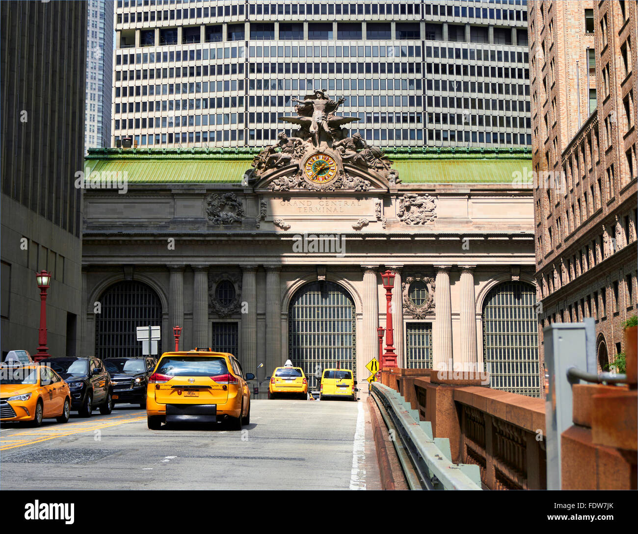 New York, NY - 25 julay, 2015 : Grand central Terminal à la 42e rue et Park Avenue, taxi pont. Banque D'Images