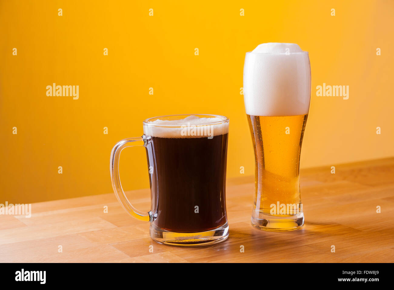 Verre De Bière Avec Collation Et Drapeau Allemagne Banque D'Images et  Photos Libres De Droits. Image 85711174