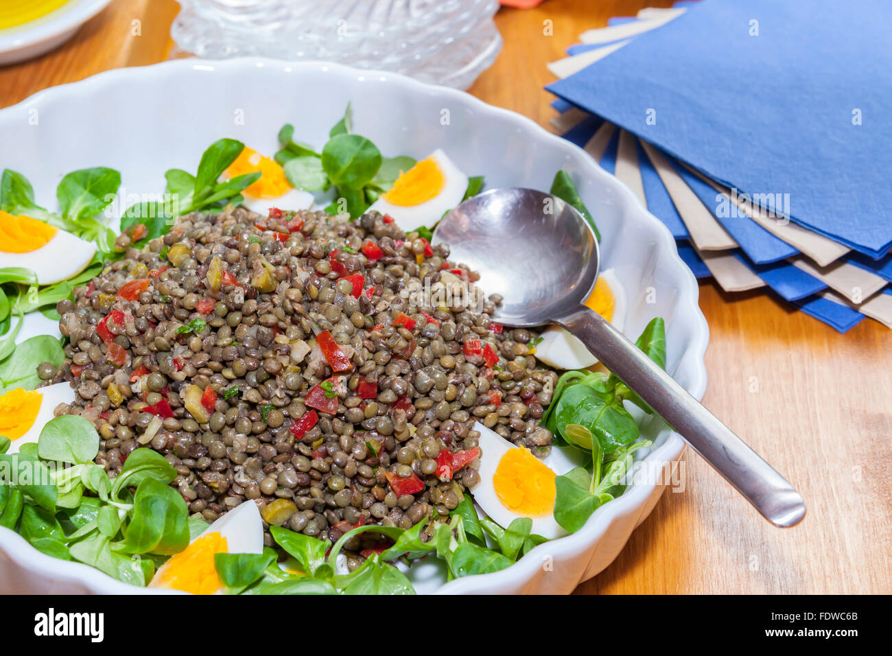 Salade de lentilles noir fait maison Banque D'Images