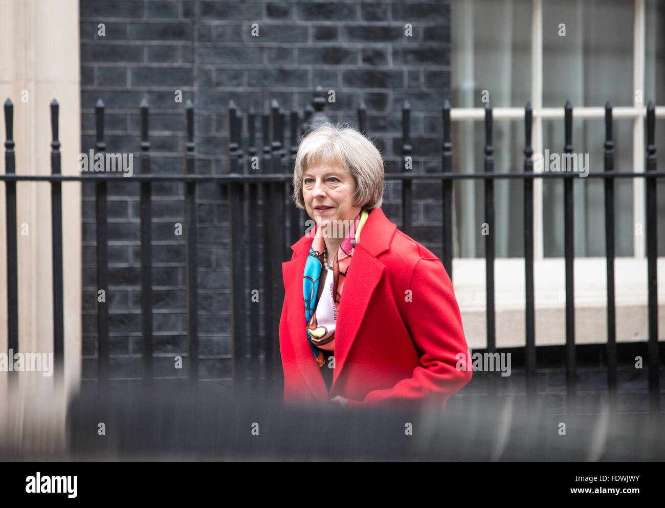 Theresa Mai,ministre de l'intérieur, arrive au 10 Downing Street pour une réunion du cabinet Banque D'Images