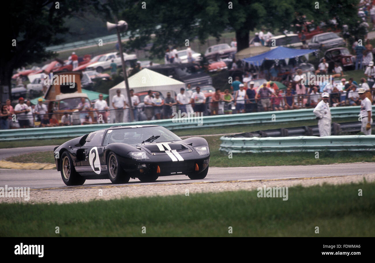 La 'Ford GT40 Mk.IV' de Bruce McLaren et Mark Donohue lors des essais