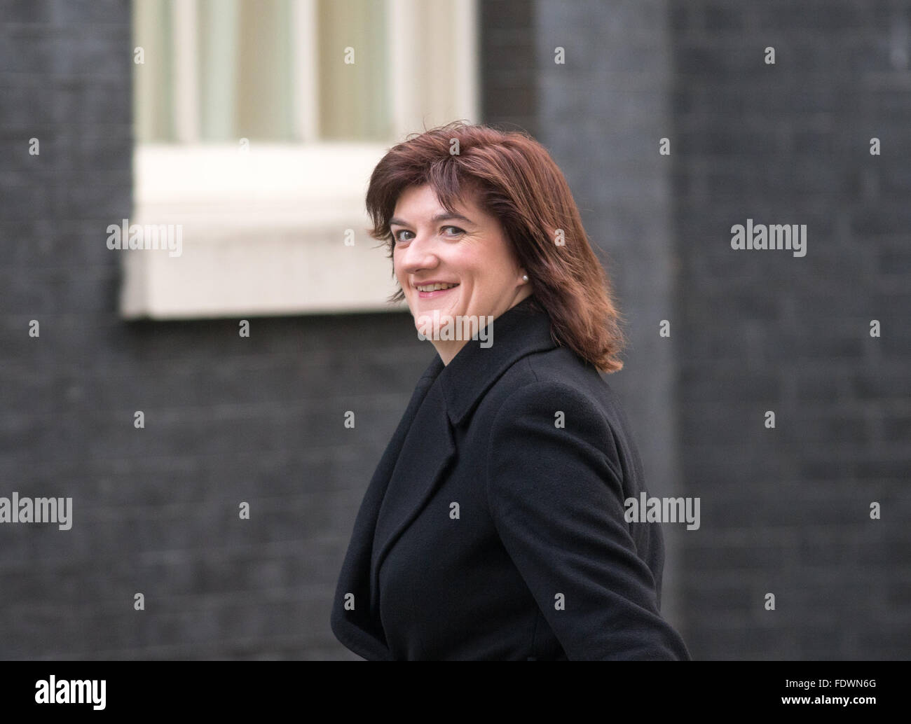 Nicky Morgan,secrétaire d'Etat à l'éducation, au numéro 10 Downing Street pour une réunion du cabinet Banque D'Images