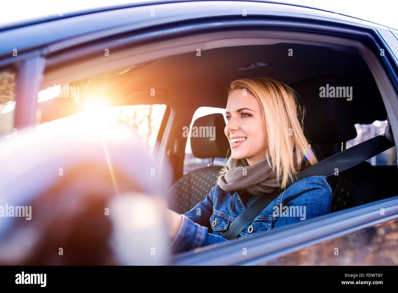 Woman driving a car Banque D'Images