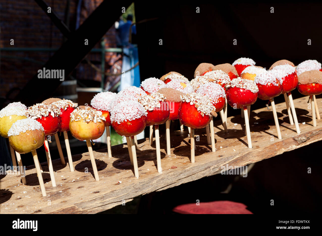 Candy Apples for sale in market Banque D'Images