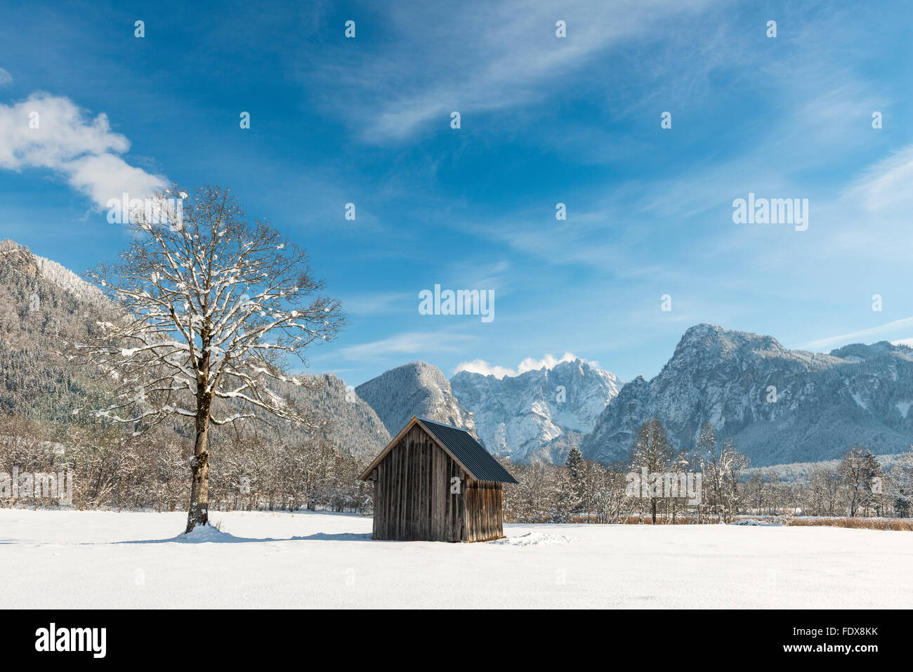 Grange, paysage d'hiver, Gesäuseeingang, Grosser Ödstein, derrière le parc national du Gesäuse, Styrie, Autriche Banque D'Images