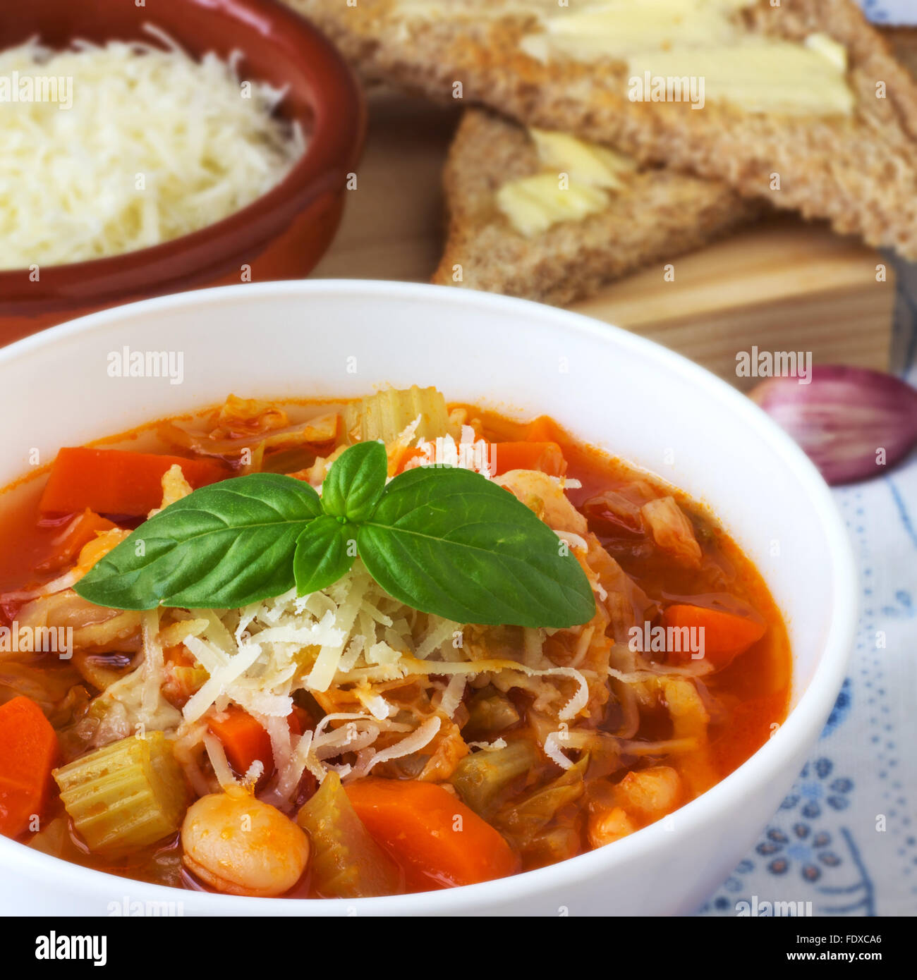 Soupe minestrone maison Banque D'Images