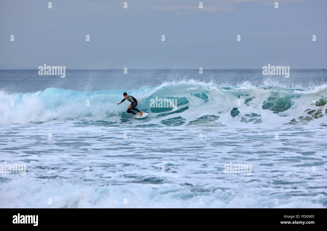 Surf à Playa de gros (ou Playa de La Zurriola). Donostia - San Sebastian, Pays Basque, Espagne. Banque D'Images