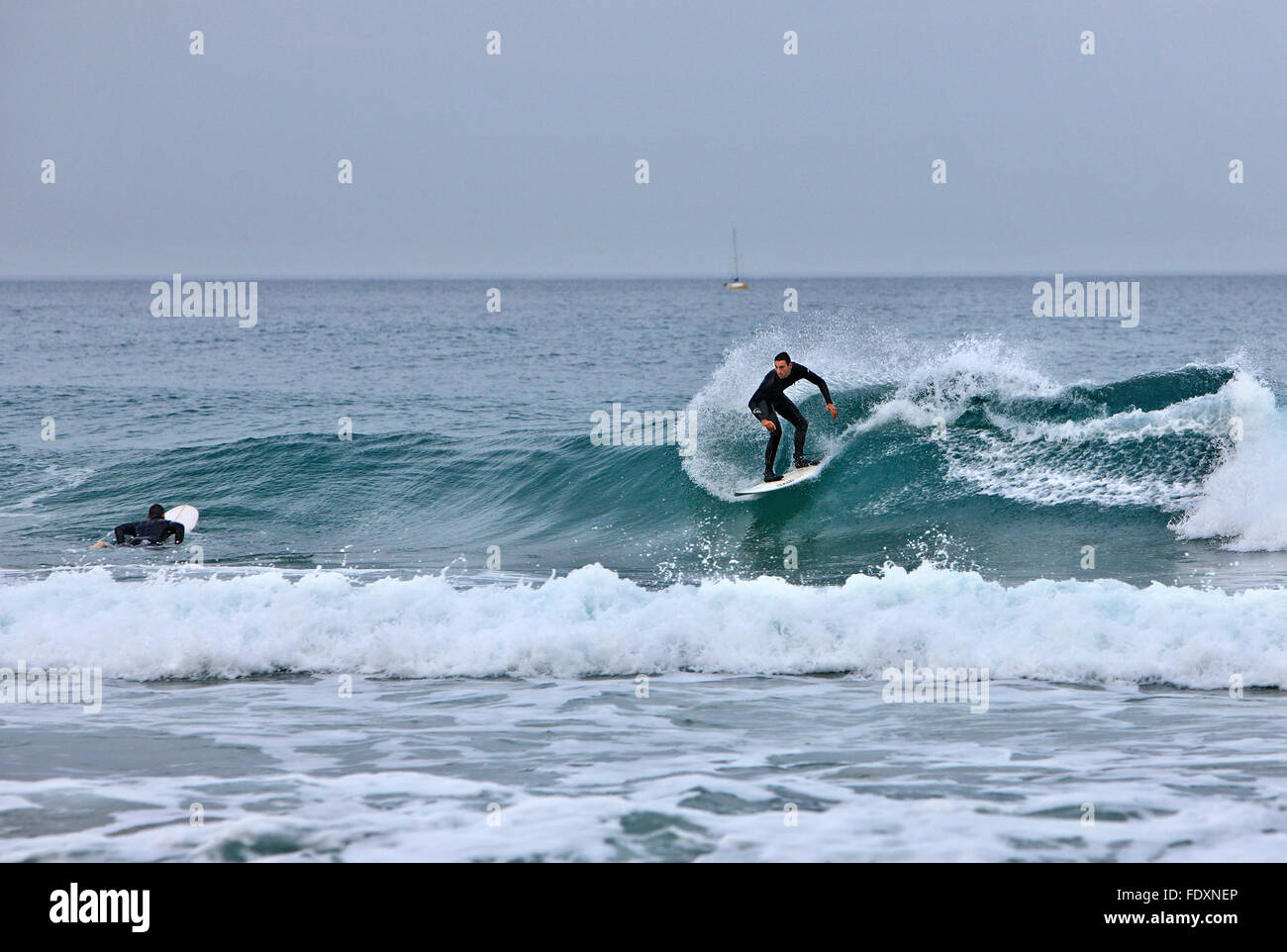 Surf à Playa de gros (ou Playa de La Zurriola). Donostia - San Sebastian, Pays Basque, Espagne. Banque D'Images