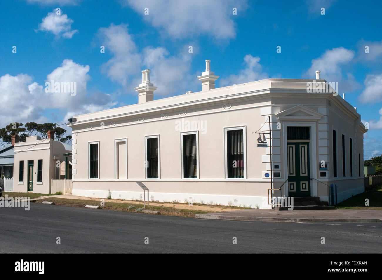 Ancienne Banque de Victoria, où l'or a été extrait à nouveau une fois enregistré, est maintenant un musée maritime à Port Albert, Victoria Banque D'Images