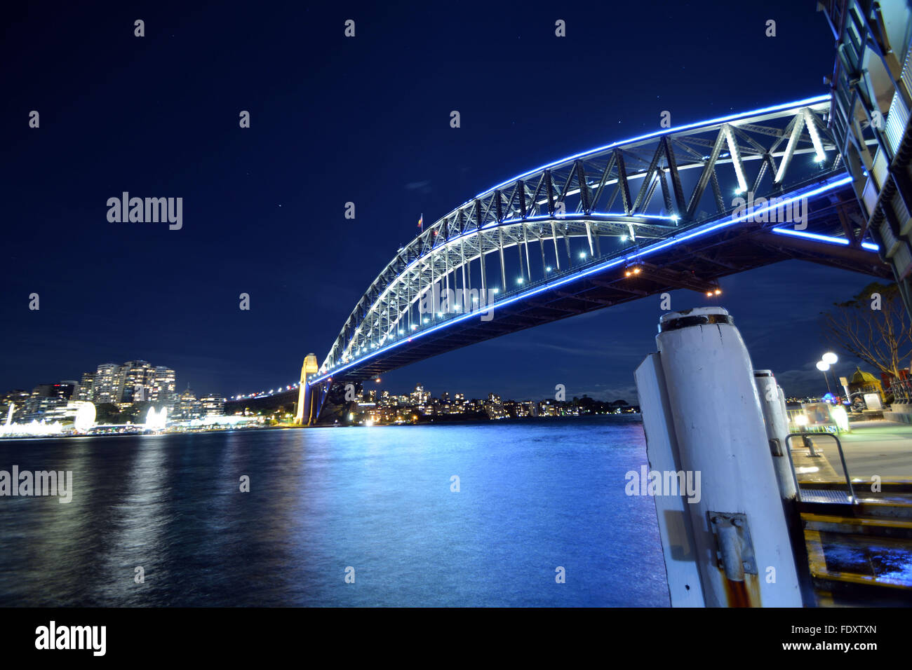 Le Harbour Bridge en bleu Banque D'Images