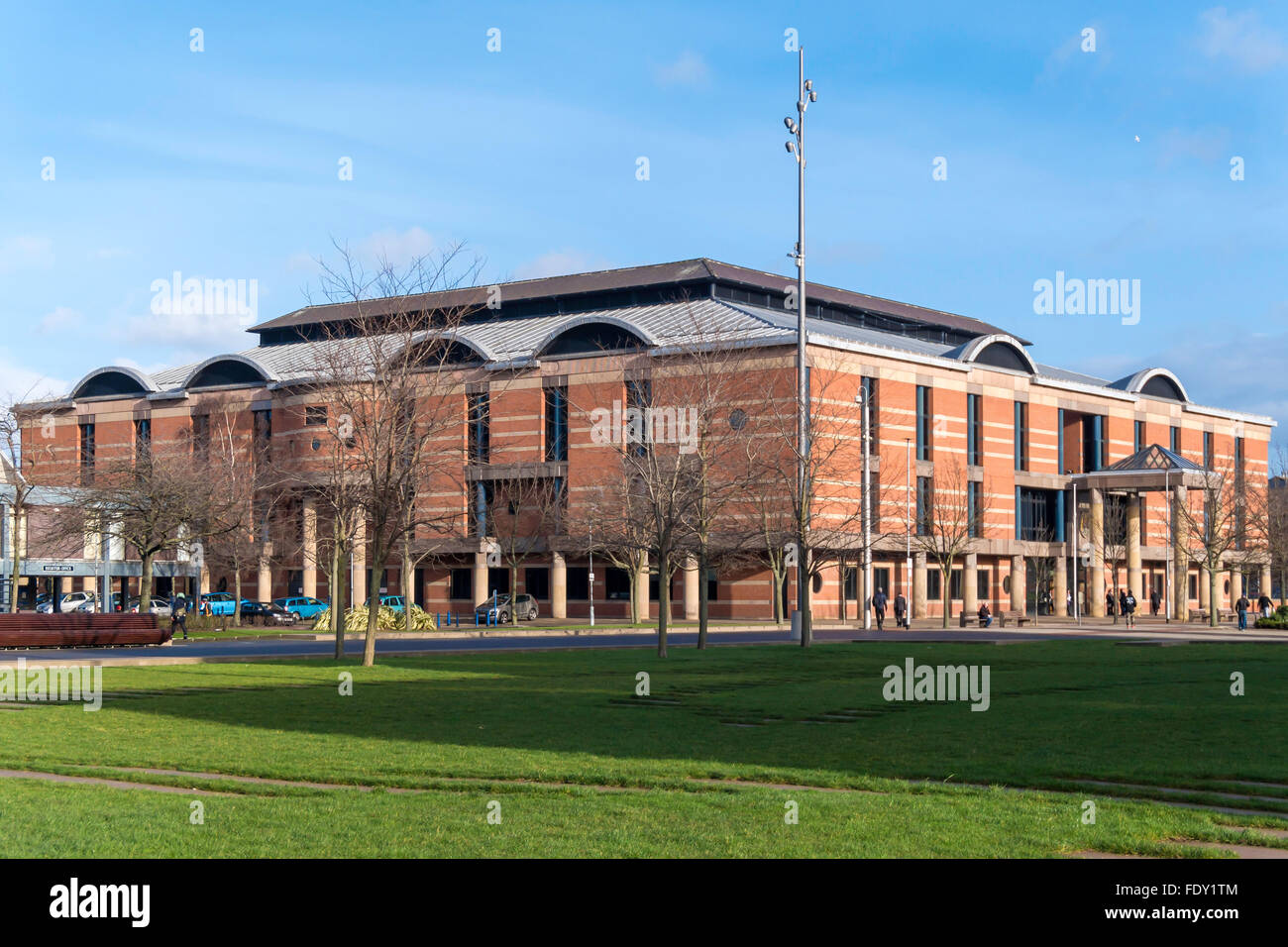 Les tribunaux y compris combiné Teesside Crown Court à Middlesbrough journée d'hiver ensoleillée Banque D'Images