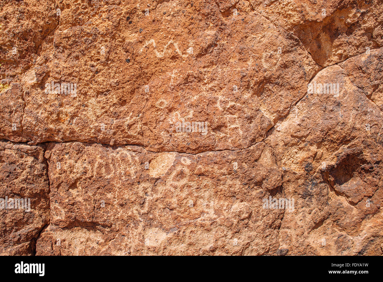 Dans les pétroglyphes Hole-In-The-Wall salon de la National Preserve Mojave Banque D'Images