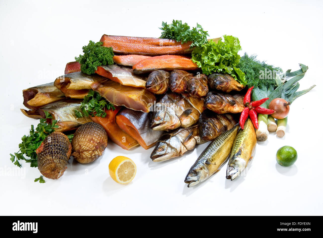Encore isolées de l'alimentation produit vie fond studio mer poisson manger ingrédients comestibles Légumes macro close up citron horizontale Banque D'Images