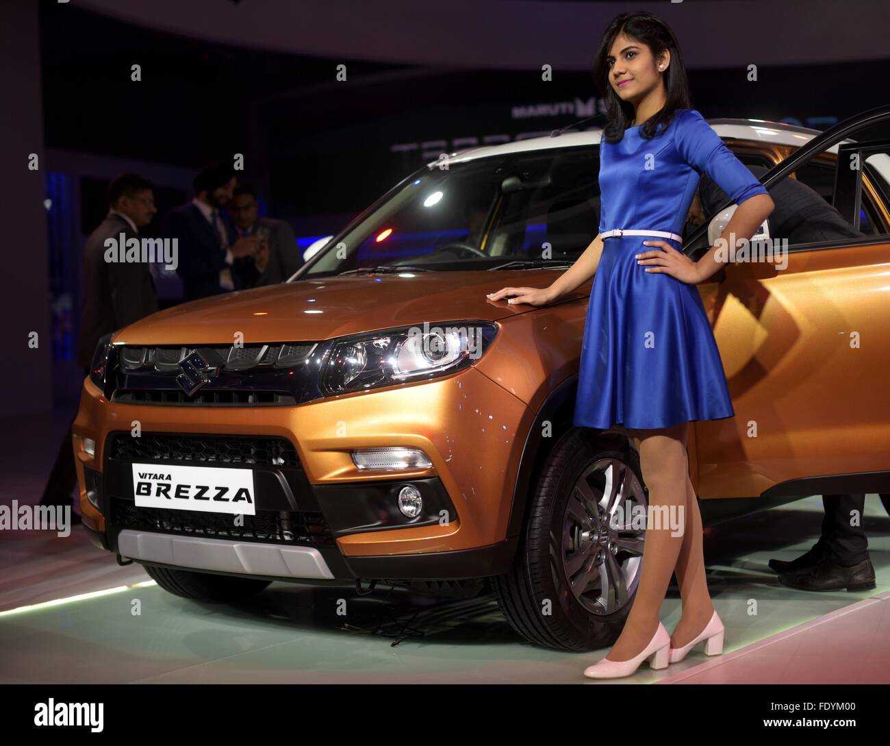 New Delhi, Inde. 3, 2016. Un modèle présente la nouvelle SUV compact 525 par Maruti Suzuki sur la première journée des médias de 2016 Auto Expo à Greater Noida, Inde, Delhi NCR, le 3 février 2016. Biennale de l'expo a débuté vers médias le mercredi et sera ouvert au public le vendredi. Autour de 80 nouveaux véhicules devraient être débuté au cours de cette exposition. © Bi Xiaoyang/Xinhua/Alamy Live News Banque D'Images