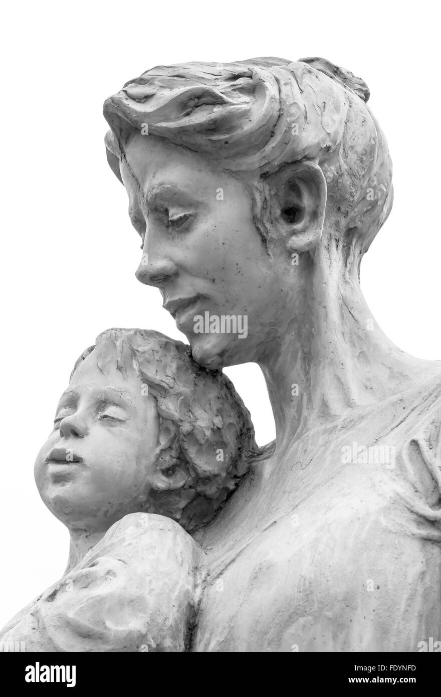 Une statue en marbre d'une mère et son fils, isolé sur fond blanc. Banque D'Images
