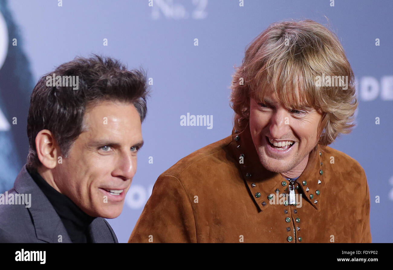 Berlin, Allemagne. Feb, 2016 2. Acteurs américains Ben Stiller (L) et Owen Wilson assister à la première Allemande de son nouveau film 'Zoolander n° 2' à Berlin, Allemagne, 2 février 2016. Le film commence dans les salles de cinéma à travers l'Allemagne le 18 février 2016. Photo : Joerg Carstensen/dpa/Alamy Live News Banque D'Images