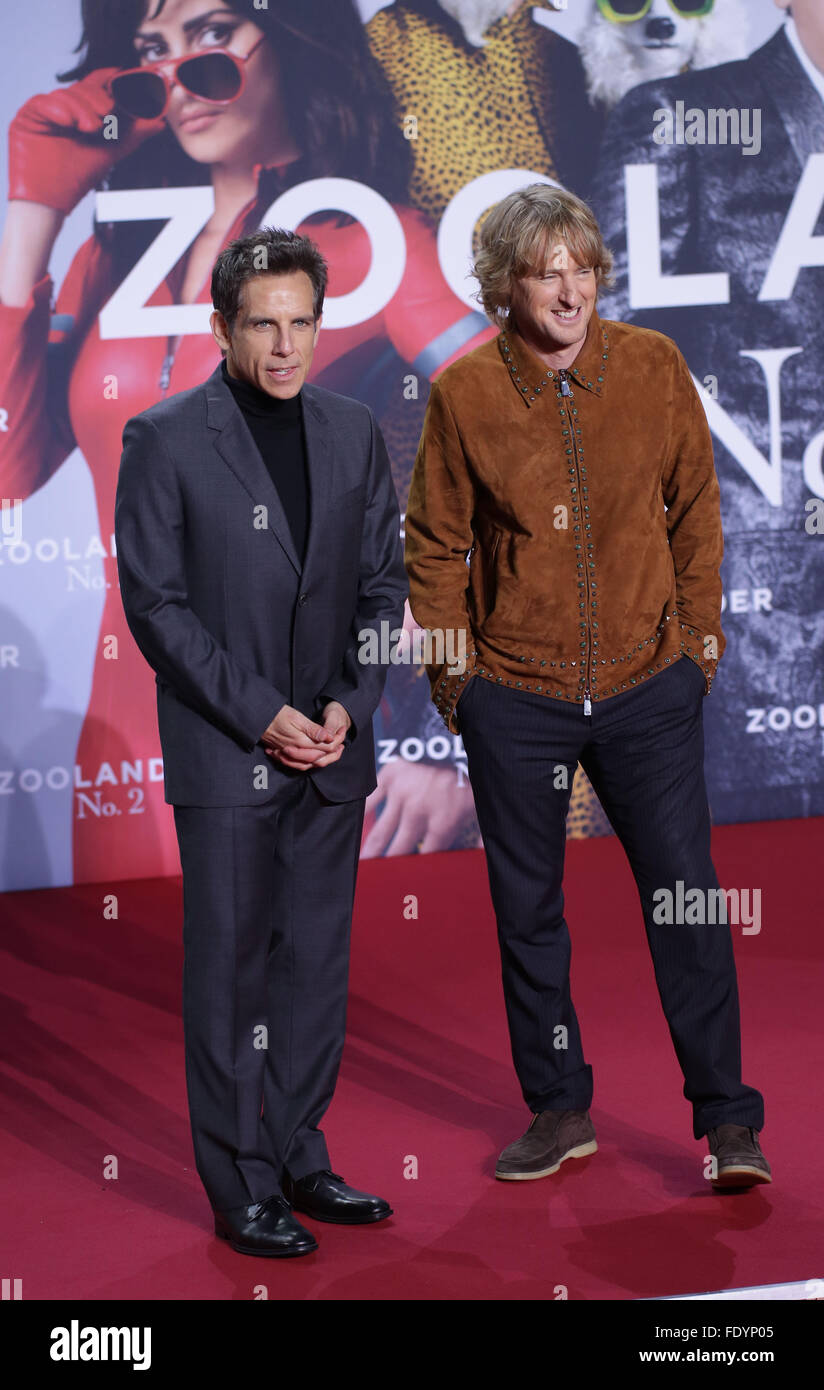 Berlin, Allemagne. Feb, 2016 2. Acteurs américains Ben Stiller (L) et Owen Wilson assister à la première Allemande de son nouveau film 'Zoolander n° 2' à Berlin, Allemagne, 2 février 2016. Le film commence dans les salles de cinéma à travers l'Allemagne le 18 février 2016. Photo : Joerg Carstensen/dpa/Alamy Live News Banque D'Images
