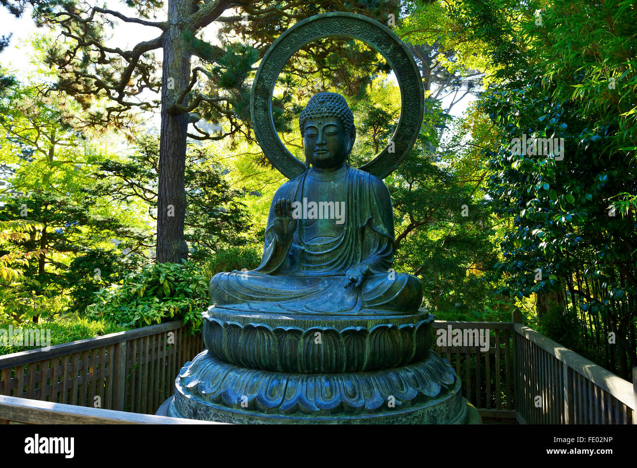 Bouddha en bronze Japanese Tea Garden, le Golden Gate Park, San Francisco, California, USA Banque D'Images
