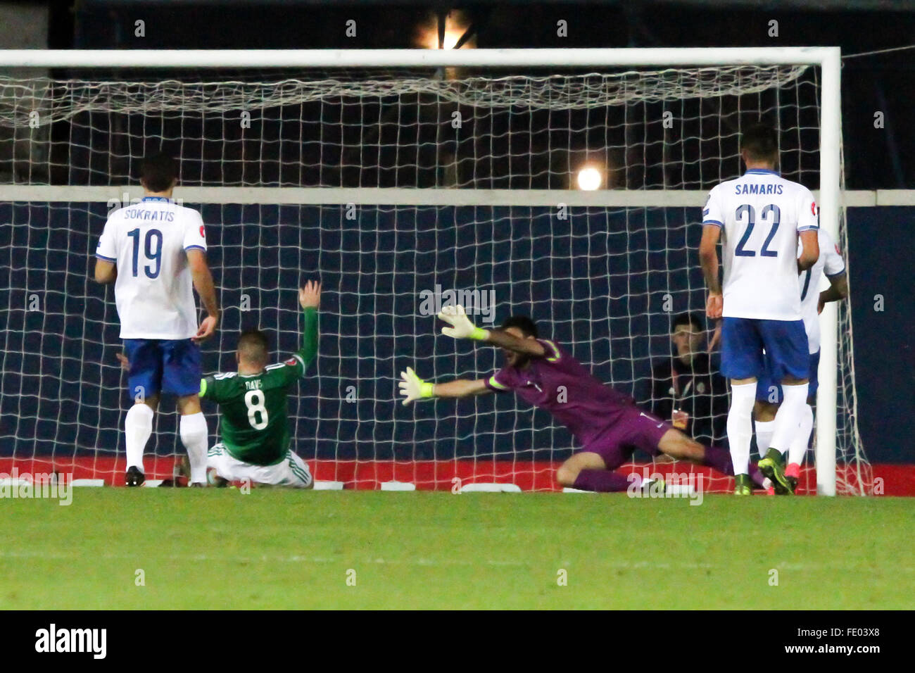 08 Oct 2015 - Euro 2016 Qualifications - Groupe F - Irlande du Nord 3 Grèce 1. Steven Davis (8) Irlande du Nord à l'ouverture objectif. Banque D'Images