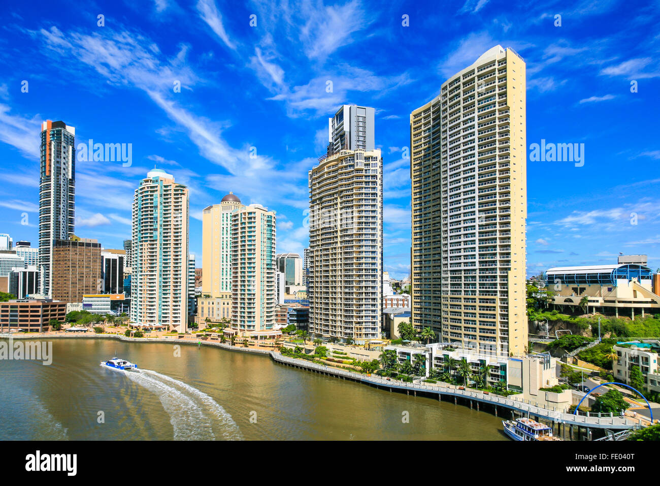 La rivière Brisbane et les appartements, l'Australie Banque D'Images