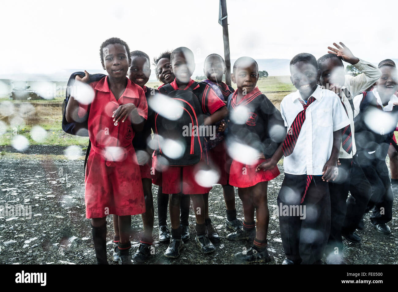 Les enfants de l'école près de l'Isandlwana, Kwa Zulu Natal, Afrique du Sud kwa-Zulu Natal, Afrique du Sud Banque D'Images