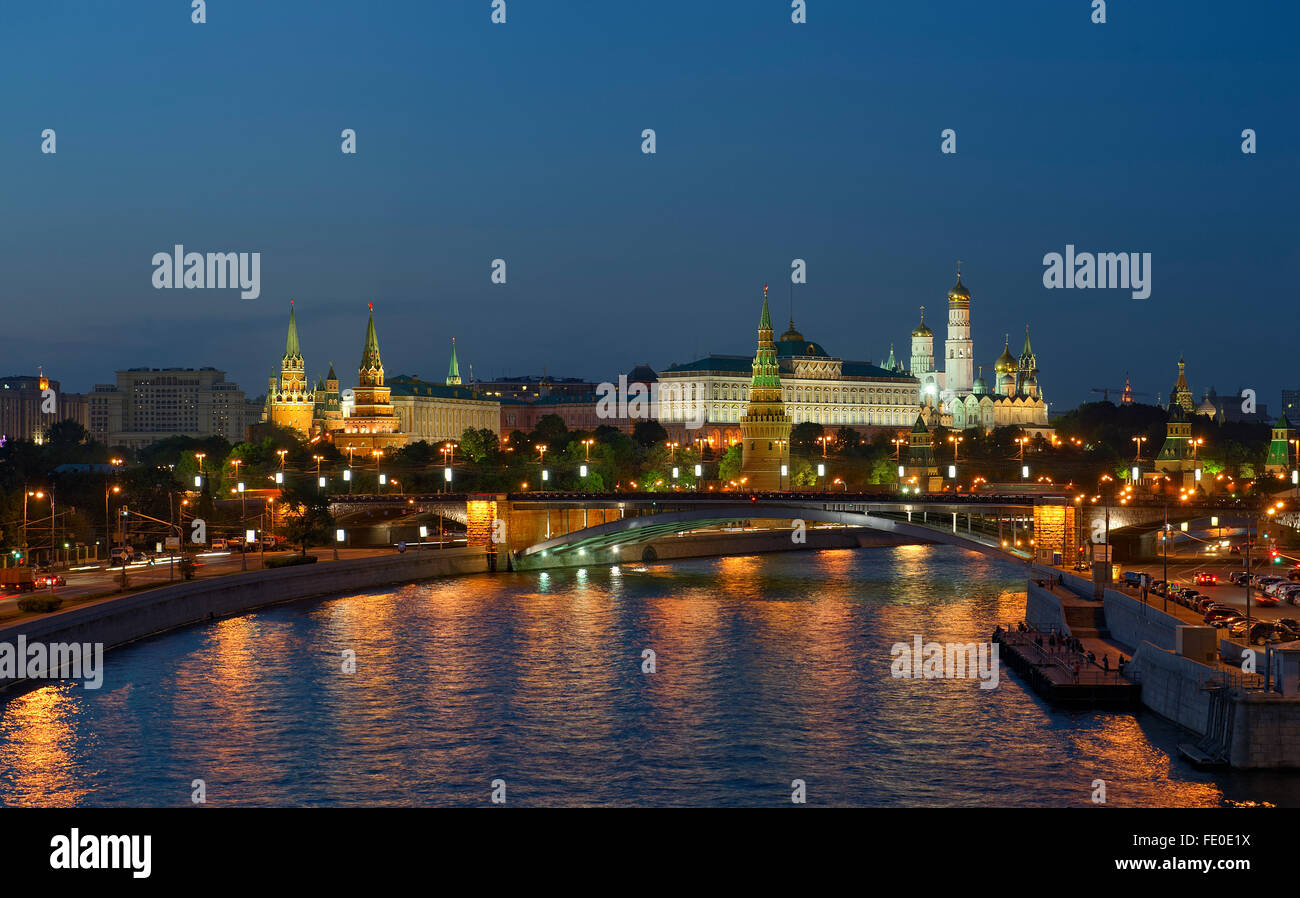 Vue panoramique vue de la nuit de Kremlin de Moscou Banque D'Images Vue panoramique vue de la nuit de Kremlin de Moscou Banque D'Images