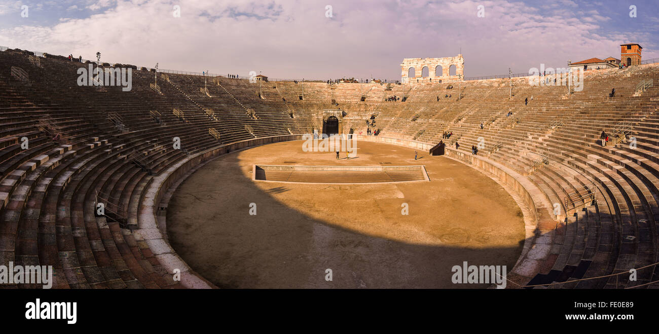 L'amphithéâtre romain de Vérone, également appelé arena. Célèbre pour son festival d'opéra Banque D'Images