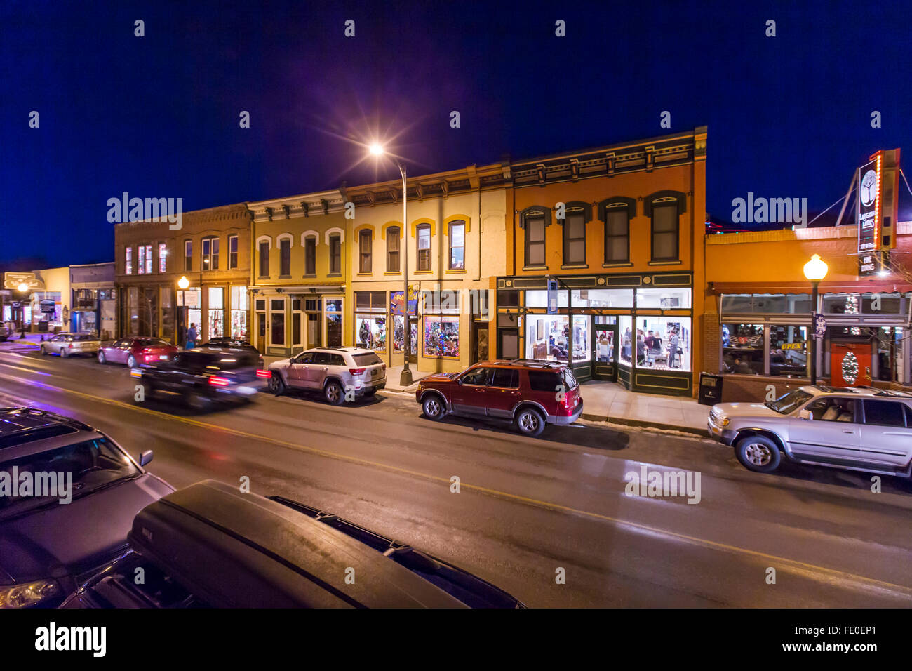 Vue de la nuit de boutiques et galeries d'art de petite ville de montagne de Salida, Colorado, USA Banque D'Images