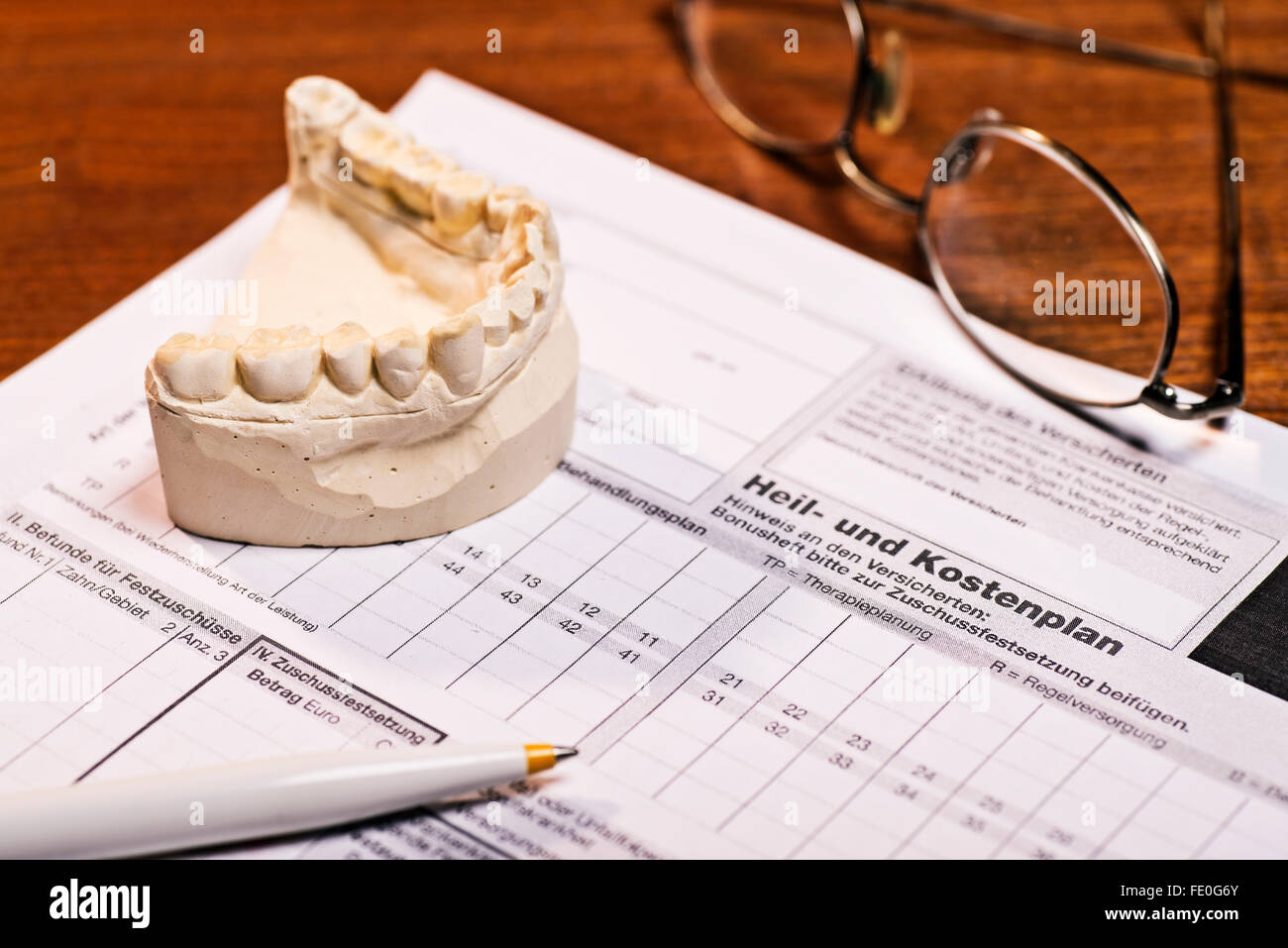 Plan d'établissement des coûts curatifs pour prothèses dentaires Banque D'Images