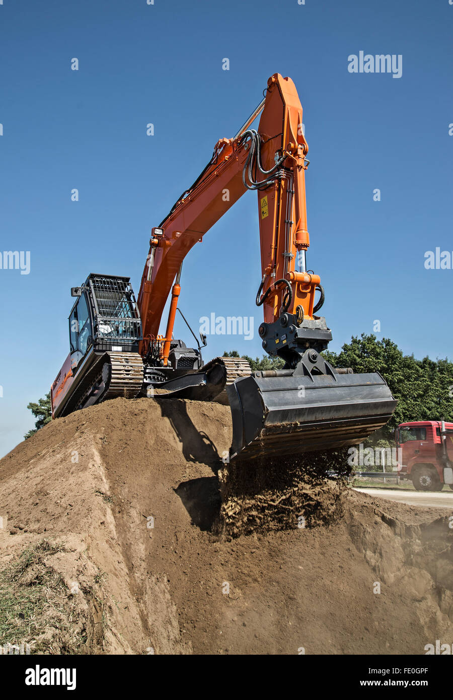 Excavatrice à chenilles sur un site de construction Banque D'Images