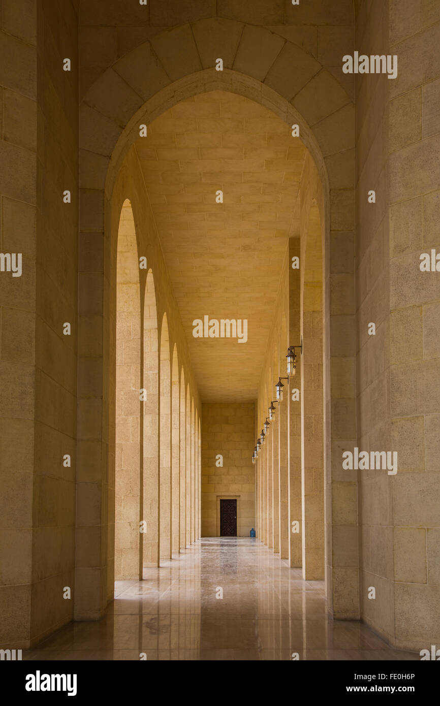 Côté arcade, la grande mosquée Al Fateh, Manama, Bahreïn Banque D'Images