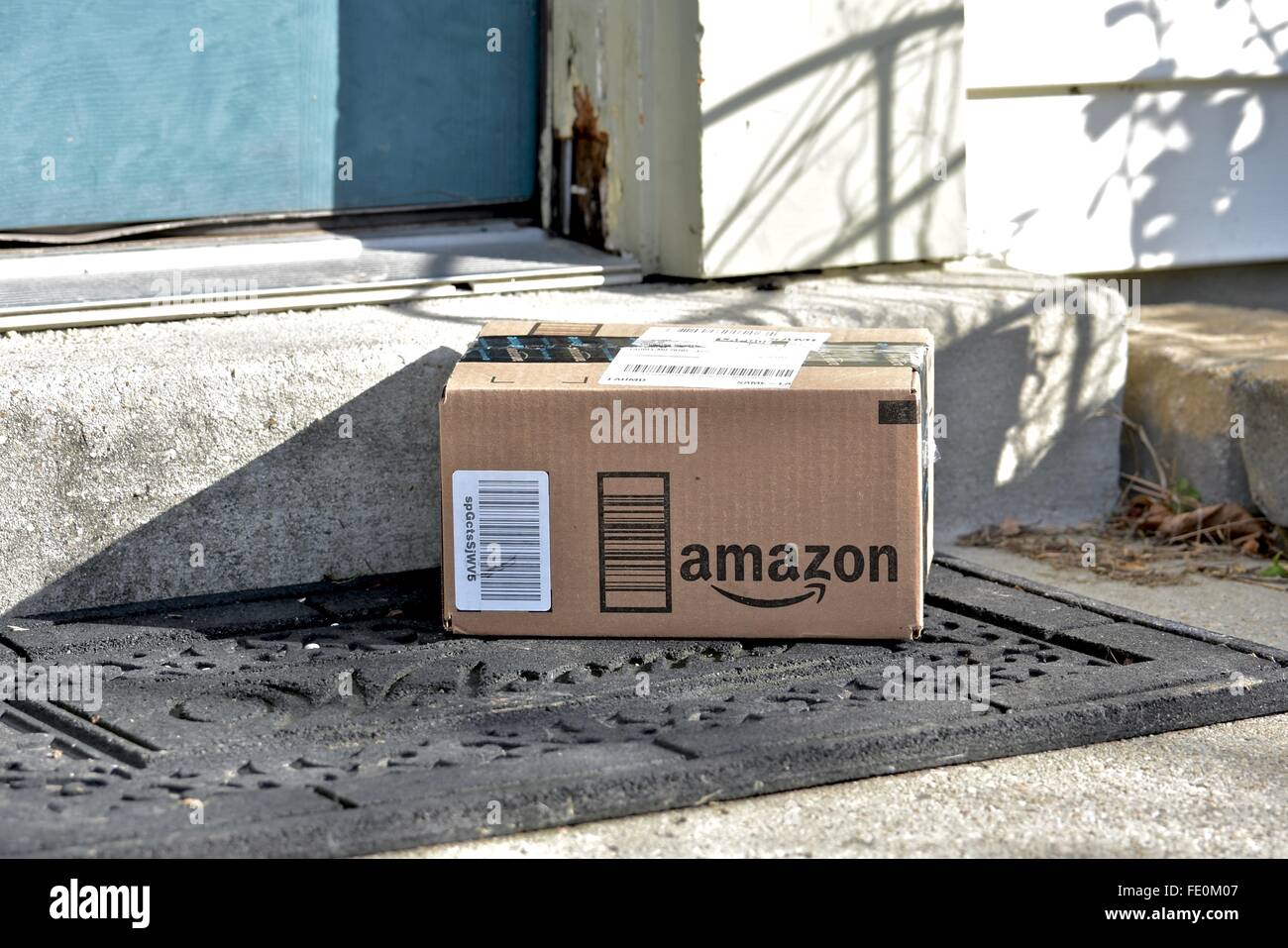 Amazon delivered Banque de photographies et d'images à haute résolution -  Alamy