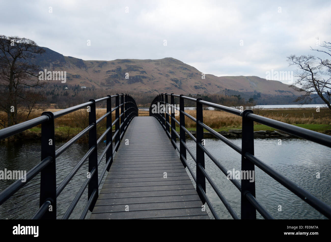 Le pont chinois au fond du lac Derwentwater, Borrowdale près de Keswick, Cumbria Banque D'Images