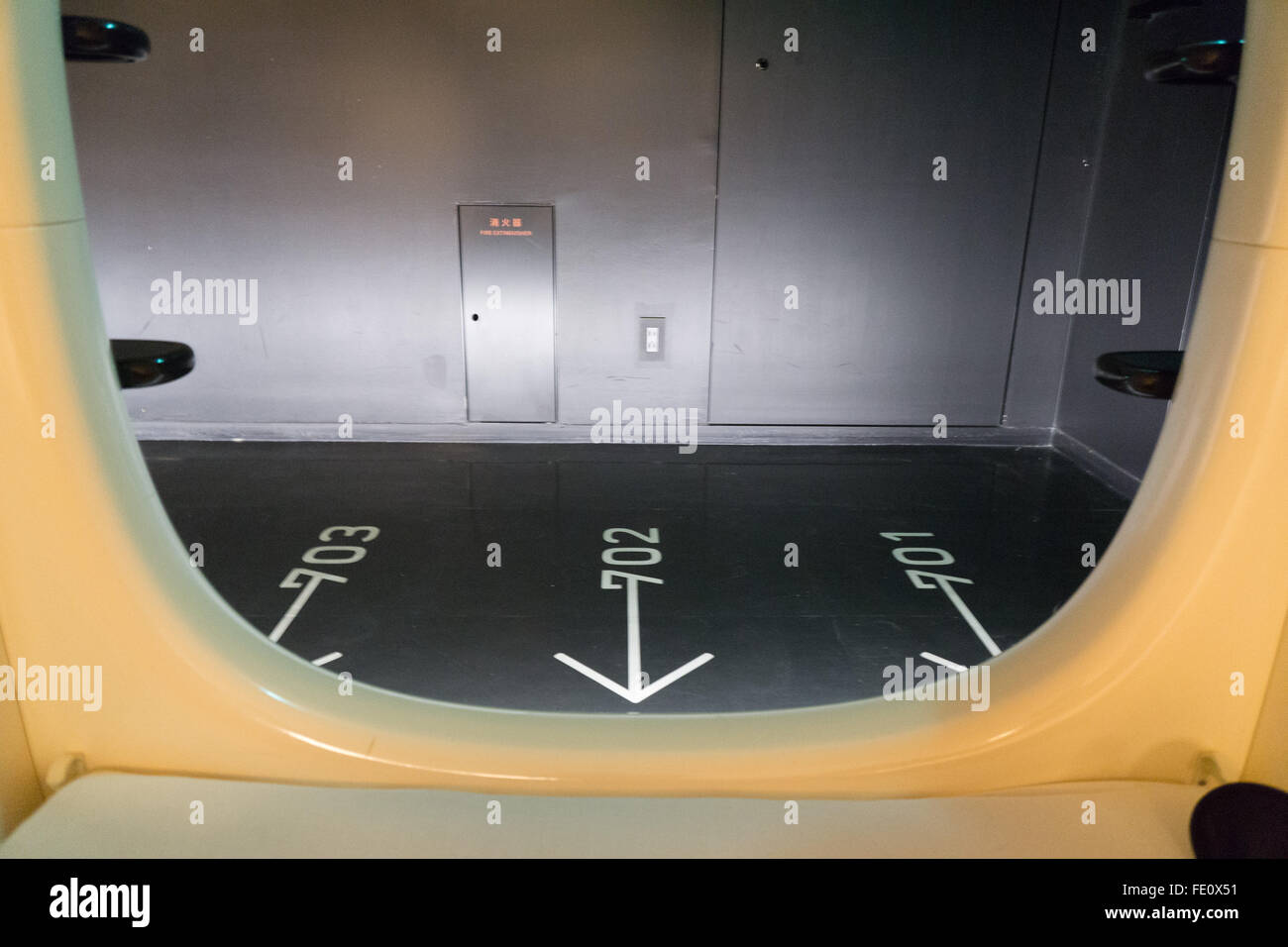Vue depuis l'intérieur d'une unité dans un hôtel capsule Banque D'Images