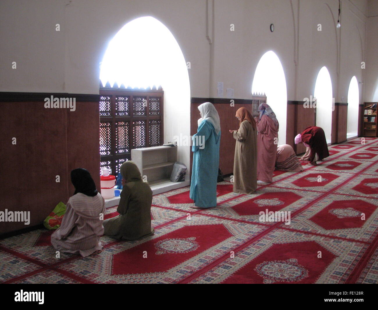 Les femmes priaient à la mosquée Sunna, la plus grande mosquée de Rabat,  Maroc Photo Stock - Alamy