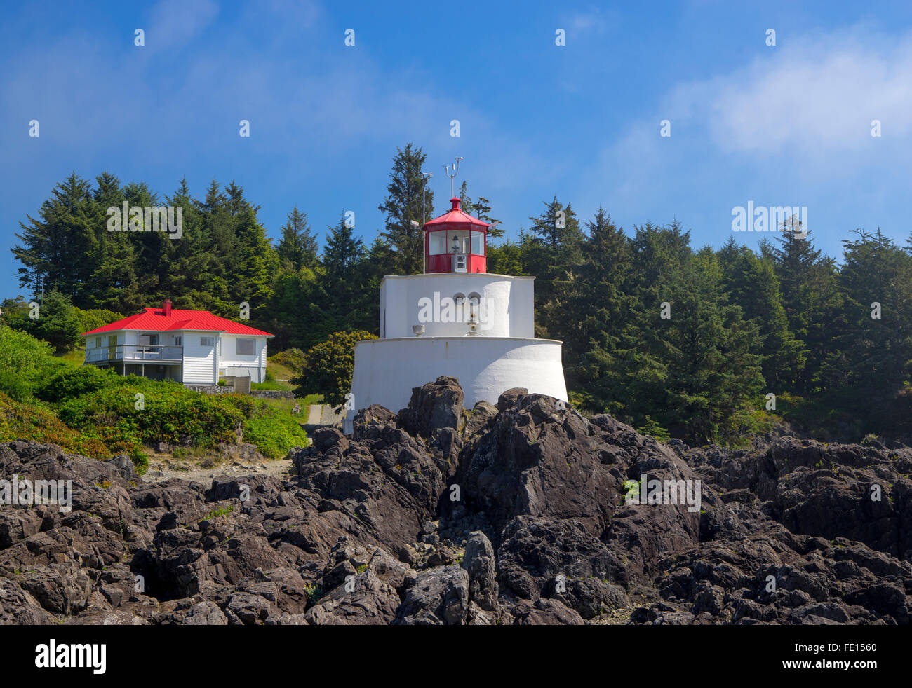 L'île de Vancouver, Colombie-Britannique : Amphitrite phare dans l'élimination de brouillard près de Ucluelet, sur l'île de Vancouver's Pacific Rim. Banque D'Images