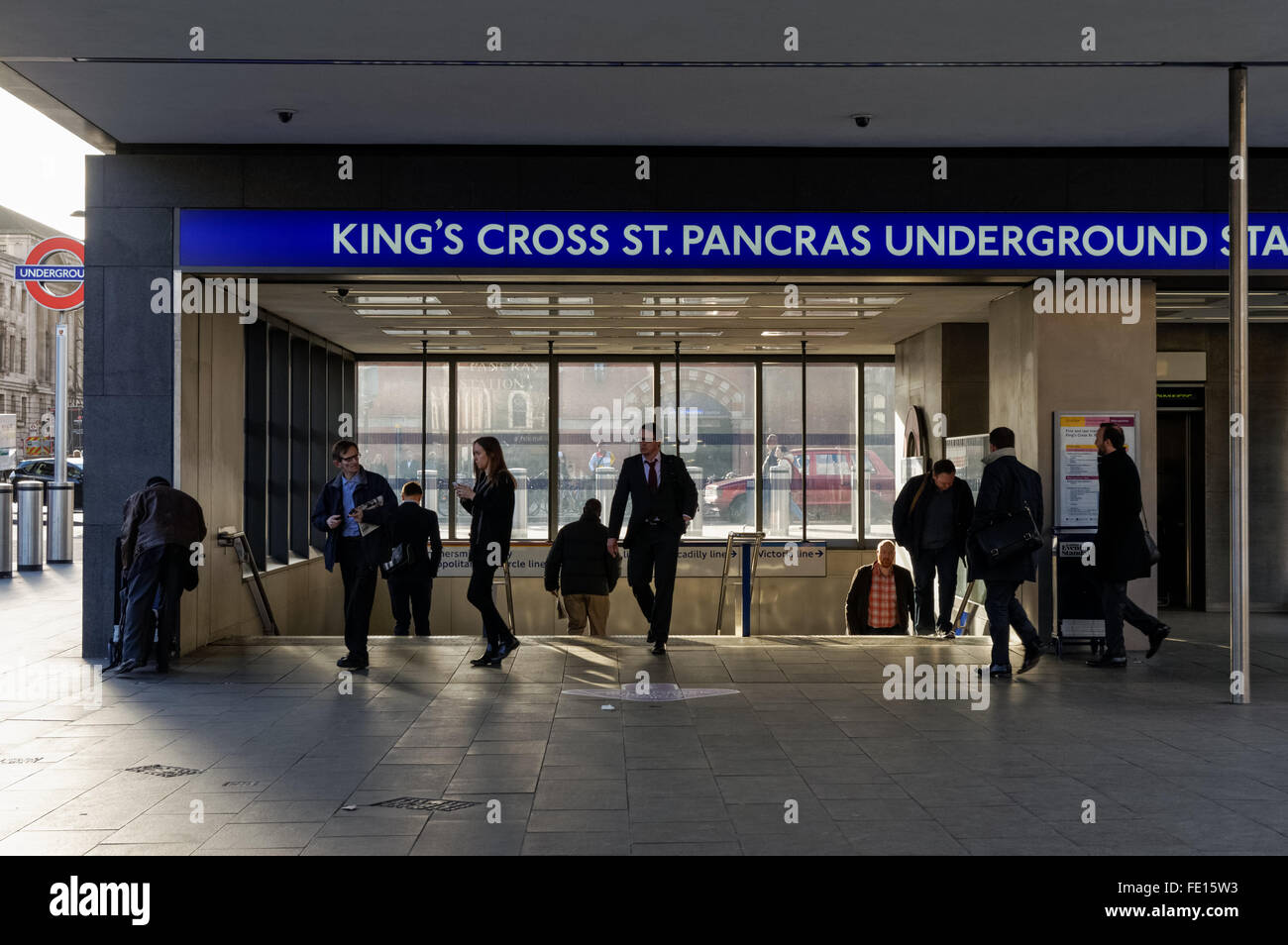 Entrée de la King's Cross St Pancras tube station, London England Royaume-Uni UK Banque D'Images