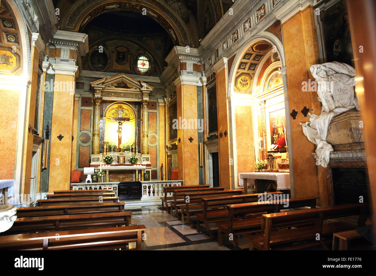 La Chapelle St Claude Moreau dans Casa di Santa Brigida dans Piazza Farnese de Rome. Banque D'Images