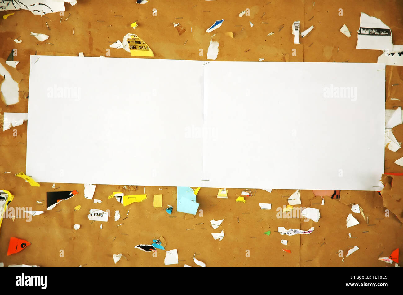 Papier blanc et papier scraps Banque D'Images