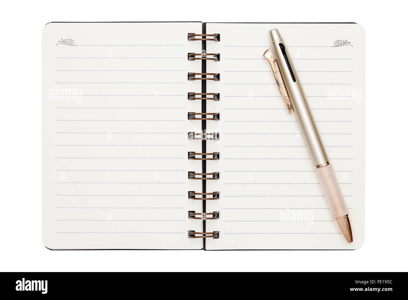 Blank carnet à spirales avec stylo à bille isolé sur fond blanc Banque D'Images