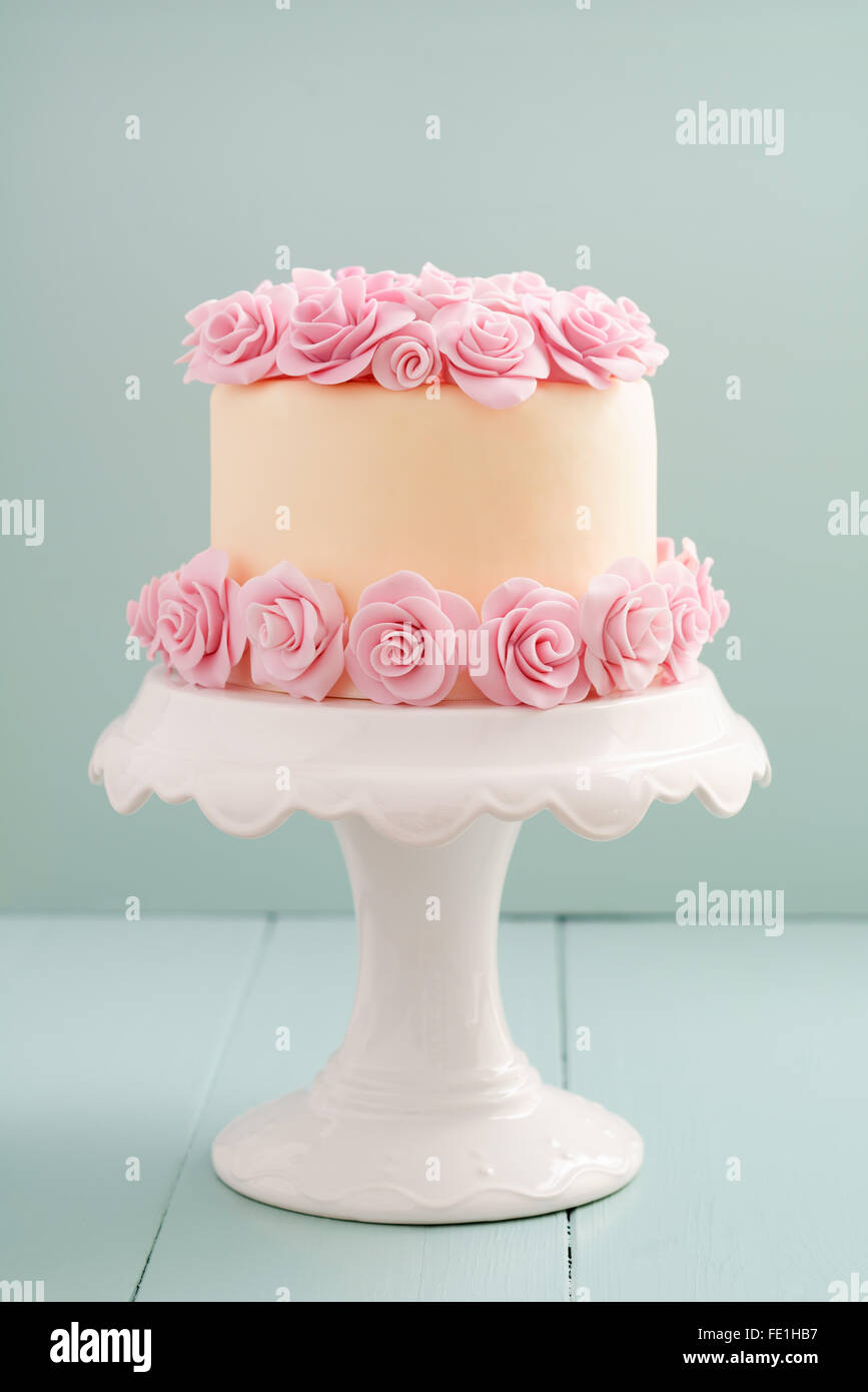 Gâteau avec roses de sucre Banque D'Images