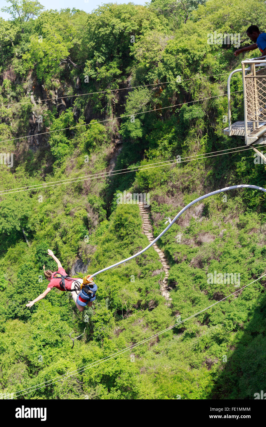 Le saut à l'arrêt Pont de Victoria Falls, l'Afrique Banque D'Images