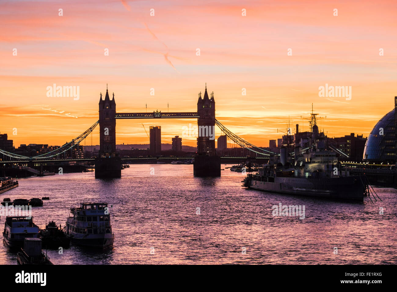 Lever du soleil d'hiver, Tamise, Londres, Angleterre, Royaume-Uni Banque D'Images