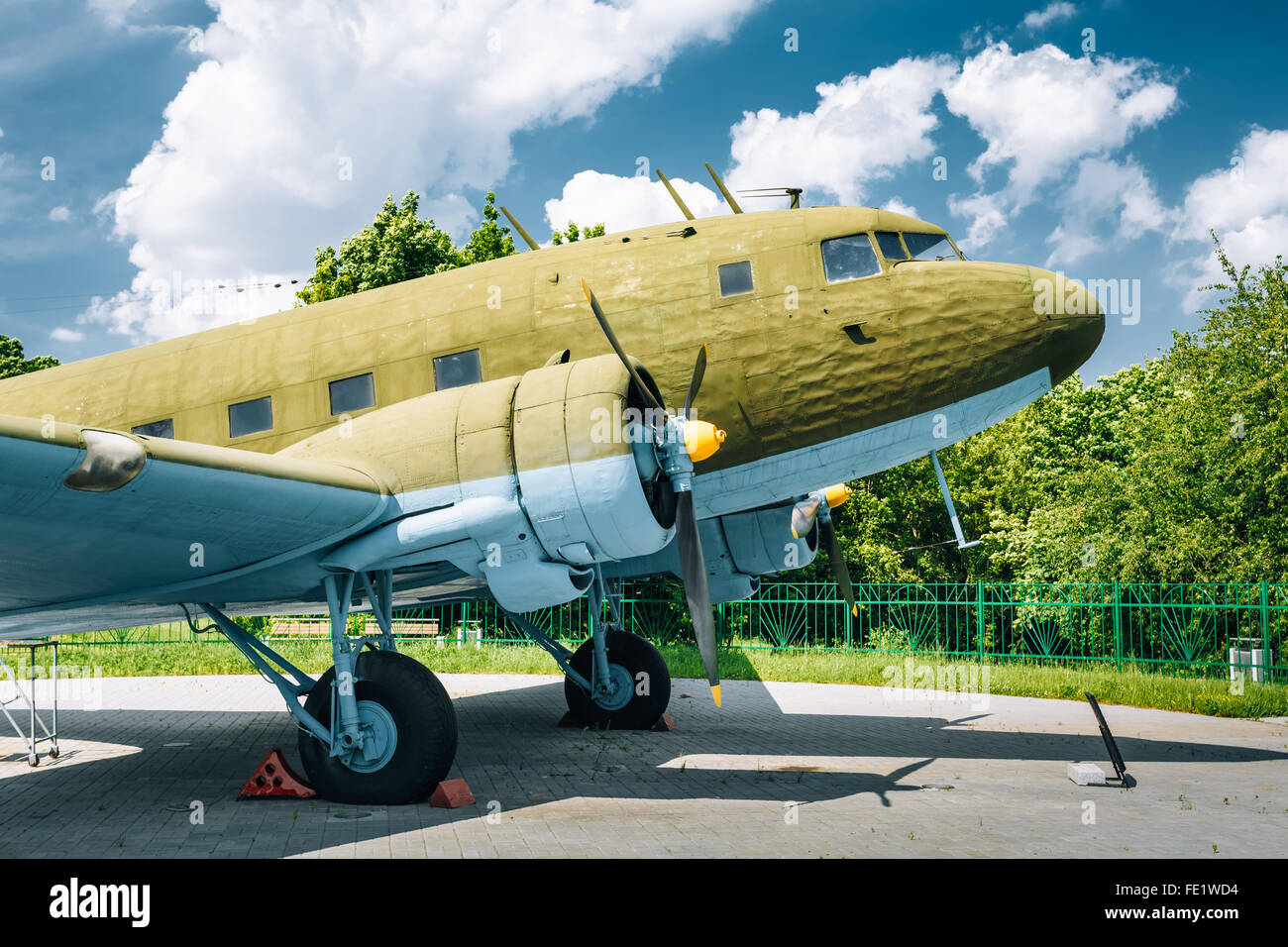 La pièce de l'avion considéré inactif Lisunov Li-2 de l'air soviétique situé au Musée de la Grande guerre patriotique de Biélorussie, Minsk. Banque D'Images